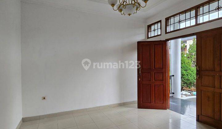 Rumah 3 Lantai di Setra Duta sudah renovasi  2