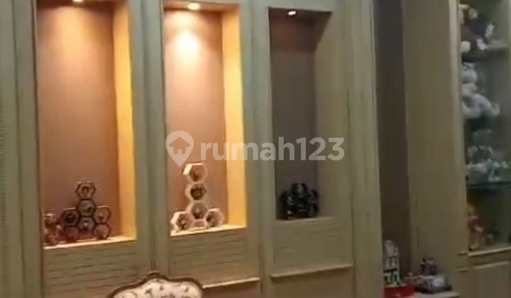 Classic Luxury 2-Story House on Main Road Batununggal, Bandung 2