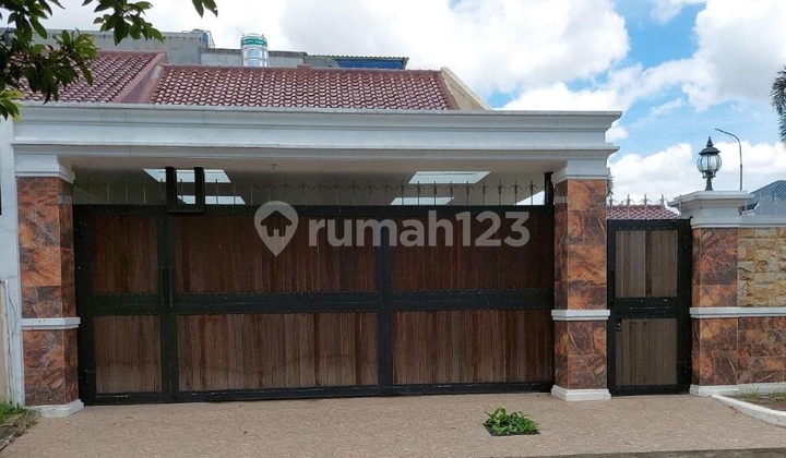 Vila 2lt Di Bsd City, Tangerang, Taman Dan Carport Luas