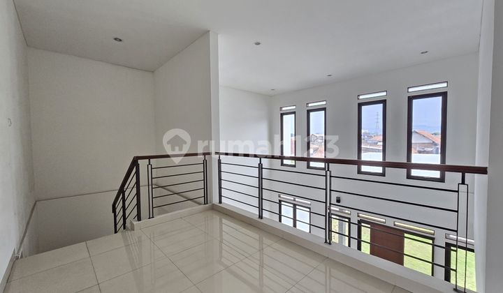 Rumah 2 Lantai Baru Minimalis