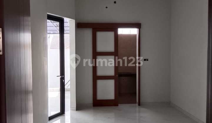 Rumah Baru 2 Lantai Mekarwangi, Kota Bandung