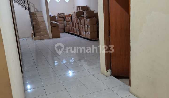 Rumah 1½ Lantai Di Taman Holis Indah 1, Kota Bandung