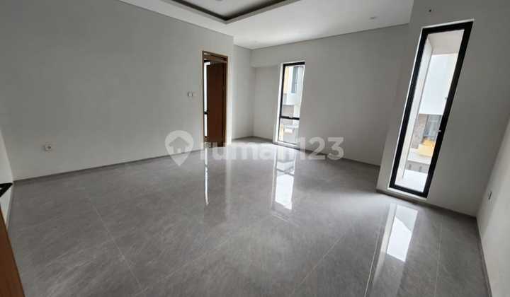 Rumah Baru 2 Lantai di Setraduta, Bandun 2