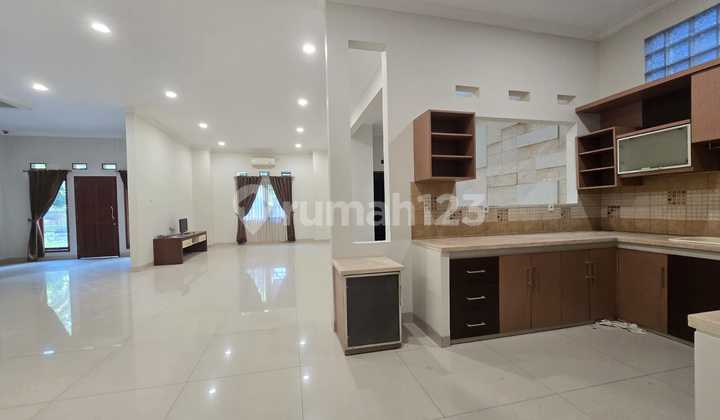 Rumah 2 Lantai di Batununggal Indah Estate  2