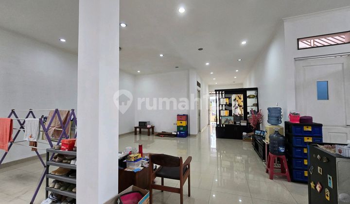 Rumah Batununggal, Hadap Timur