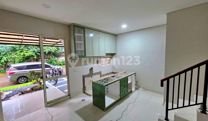 Rumah, 2 Lantai, Dekat Pusat Perbelanjaan 2