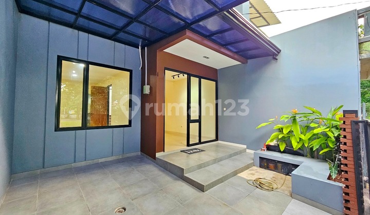 Rumah, 2 Lantai, Dekat Sekolah Internasional, Dekat Akses Tol