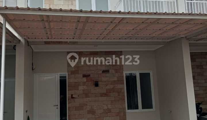 Rumah, 2 Lantai, Dekat Pusat Perbelanjaan, Siap Huni Rumah, 2 Lantai, Dekat Pusat Perbelanjaan, Siap Huni