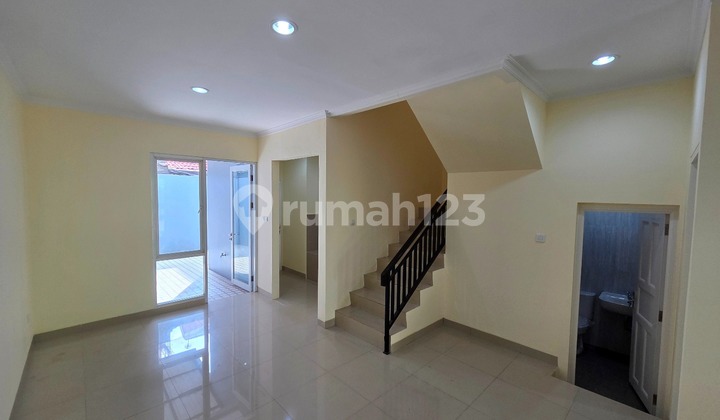 Bebas Banjir, Rumah, 2 Lantai, Dekat Sekolah Internasional 2