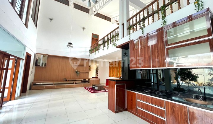 Luxury House in Pondok Indah Close to the Hospital 2