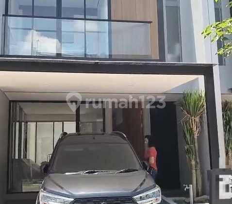 Rumah Baru Northwest Central 3 Lantai Furnish