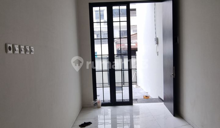 New Minimalist 2-Storey in Wiyung, Pondok Indah Park 2