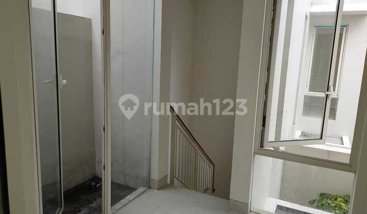 Jual Sewa Rumah Baru Grand Pakuwon 2 Lantai 2
