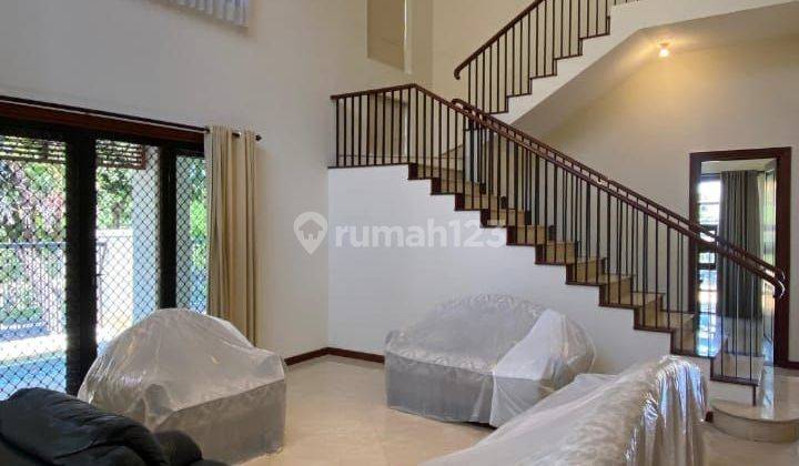 Disewakan Rumah Full Furnies Graha Family Lokasi Elite Baru Renov 2