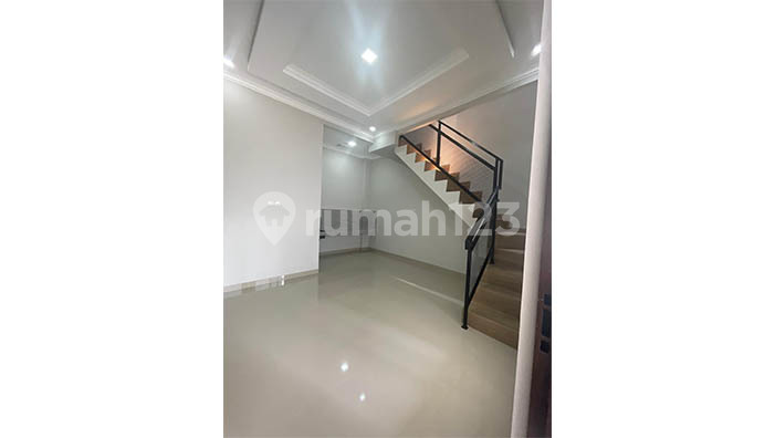 House on Jl Mantang, Koja, 3 units available, North Jakarta.