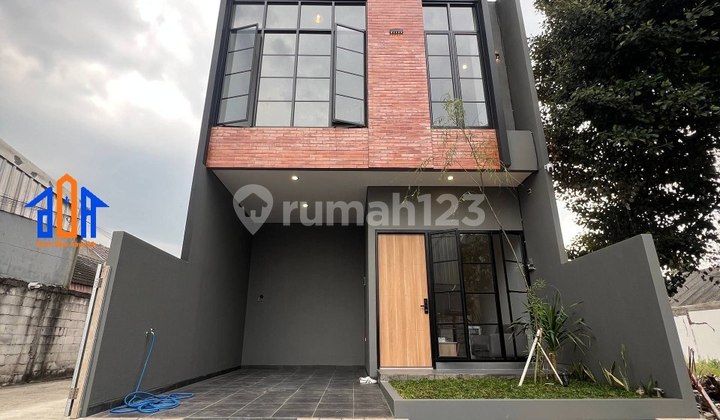 Minimalist House Adjacent to Jagakarta, One Step to the Toll Gate