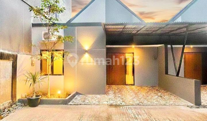 Strategic affordable house 900 meters to Depok toll gate. 1