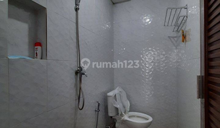 Rumah 1,5 Lantai Nyaman Dekat Stasiun Kereta di Pancoran Mas 18
