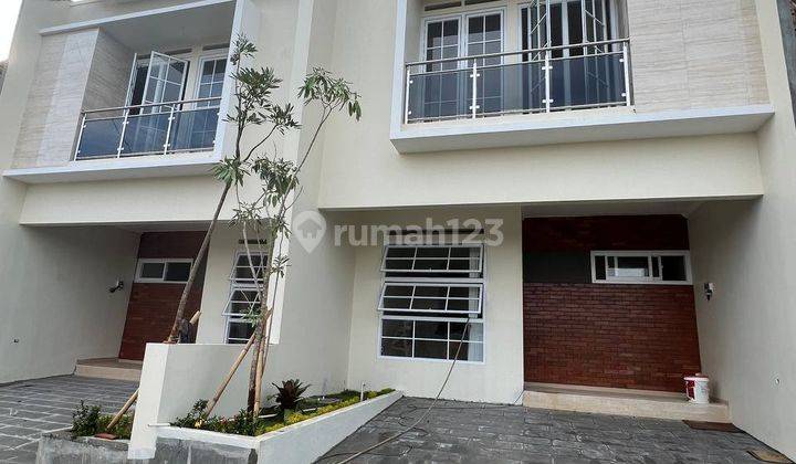 Rumah Mewah Siap Huni 900 Meter Ke Stasiun Kereta di Beji Depok 3