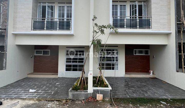 Rumah Mewah Siap Huni 900 Meter Ke Stasiun Kereta di Beji Depok 4