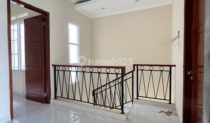 Rumah Mewah Siap Huni 900 Meter Ke Stasiun Kereta di Beji Depok 13