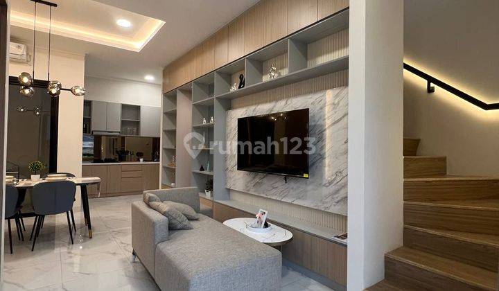 Rumah Mewah Nyaman Kekinian 900 Meter Ke Pintu Tol