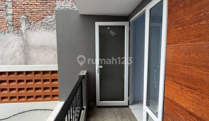 Rumah Mewah Nyaman Strategis Dekat Tol Krukut Desari 18