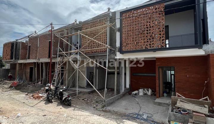 Rumah 2 Lantai Nyaman 5  Menit Ke Stasiun Kereta 2