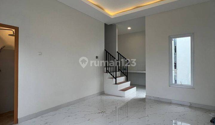 Rumah Mewah Nyaman Strategis 700 Meter Ke Pintu Tol Kukusan Beji