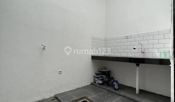 Rumah 2 Lantai Nyaman 5  Menit Ke Stasiun Kereta 9