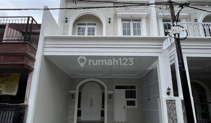 Rumah Mewah 3 Lantai Dalam Komplek Akses Tol Depok 1