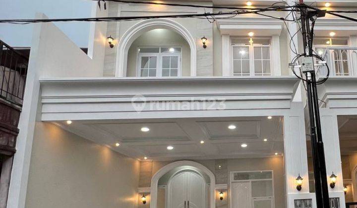 Rumah Mewah 3 Lantai Dalam Komplek Akses Tol Desari di Depok 1