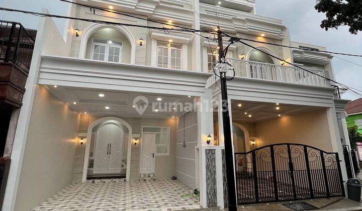 Rumah Mewah 3 Lantai Dalam Komplek Asri di Tanah Baru Beji Depok 2