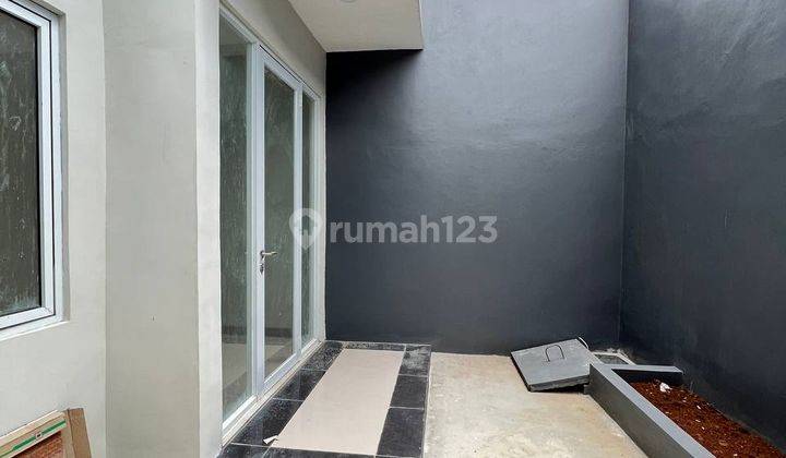 Rumau Mewah Dekat Stasiun Kereta di Jalan Utama Boulevard GDC 10