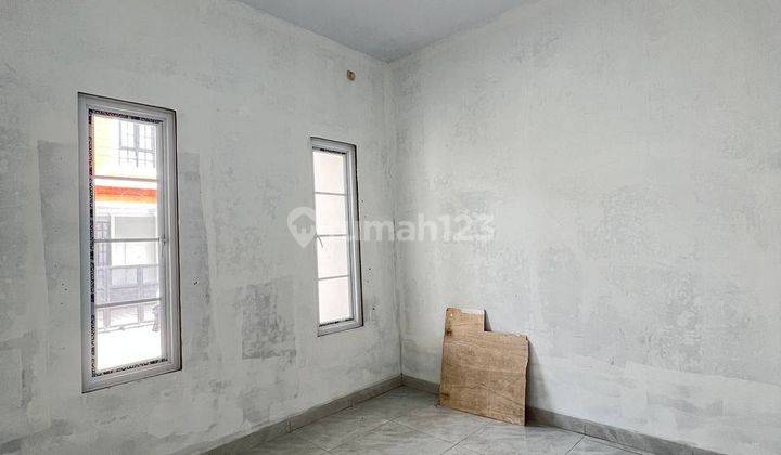 Rumah 2 Lantai Mewah Murah Dekat Pintu Tol 9