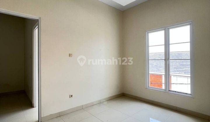 Rumah 2 Lantai Mewah Murah Dekat Pintu Tol 18