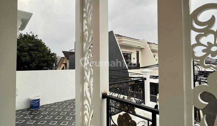 Rumah 3 lantai mewah akses dekat tol krukut desari 12