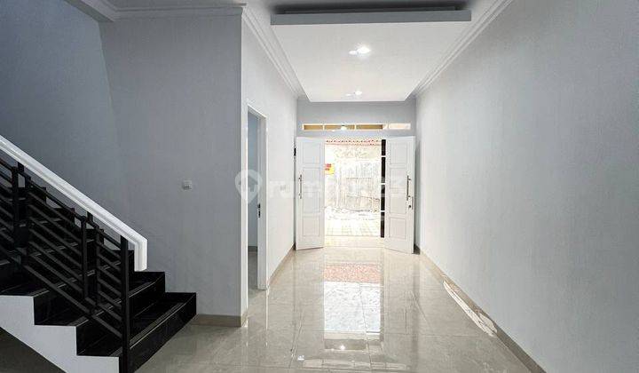 Rumah 2 lantai siap huni 4 kamar tidur dekat tol Depok