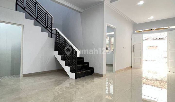 Rumah 2 lantai siap huni 4 kamar tidur dekat tol Depok