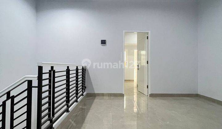 Rumah 2 lantai siap huni 4 kamar tidur dekat tol Depok