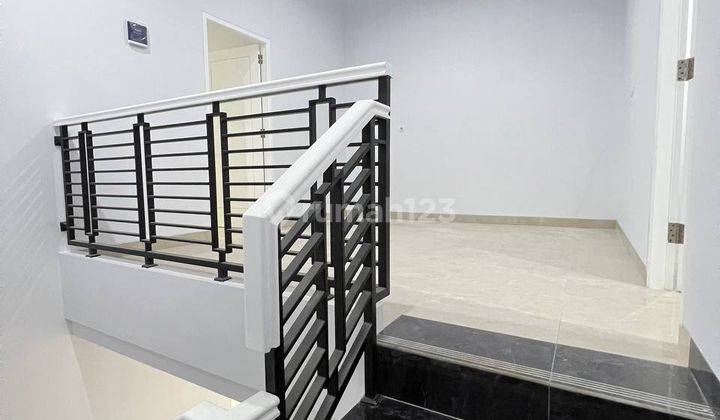 Rumah 2 lantai siap huni 4 kamar tidur dekat tol Depok