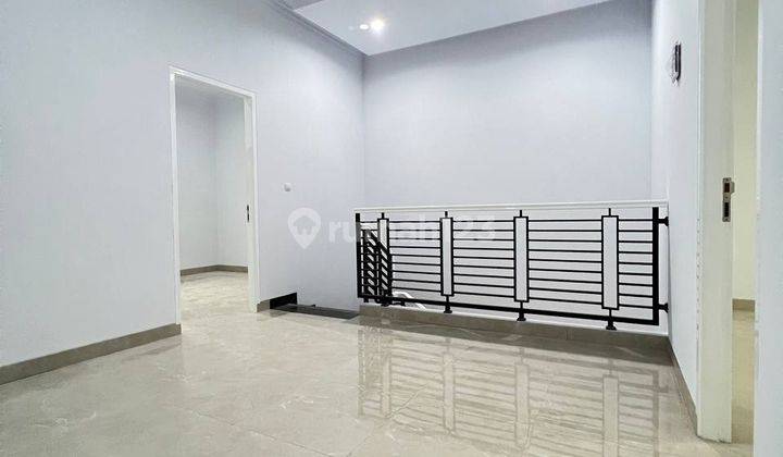 Rumah 2 lantai siap huni 4 kamar tidur dekat tol Depok