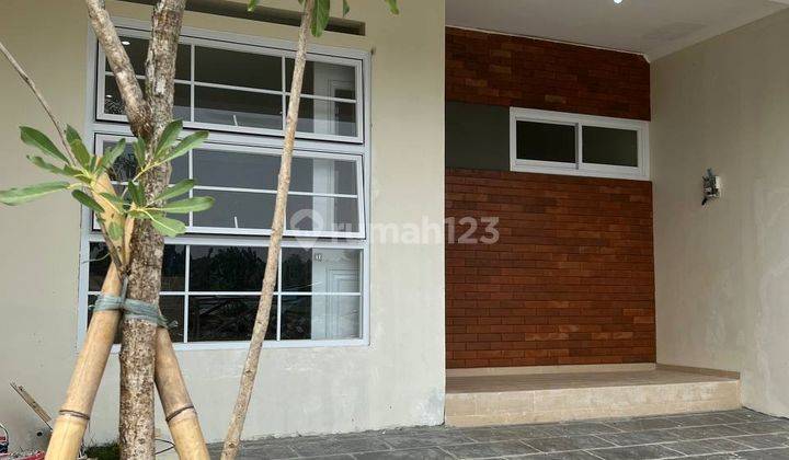 Rumah 2 Lantai Mewah Siap Huni Dekat Tol di Margonda Depok