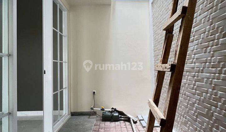 Rumah 2 Lantai Mewah Siap Huni Dekat Tol di Margonda Depok