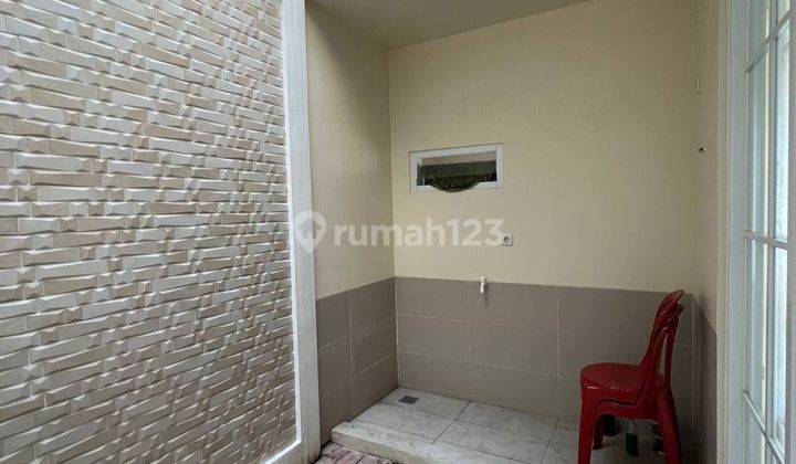 Rumah 2 Lantai Mewah Siap Huni Dekat Tol di Margonda Depok