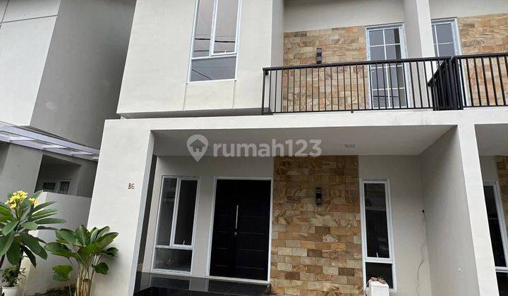 Rumah 2 Lantai Siap Huni Akses Pinggir Jalan Utama di Depok 1