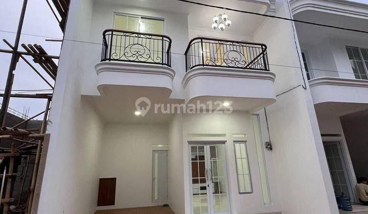 Rumah 2 Lantai Furnished Siap Huni 800 Meter ke Tol Depok 1