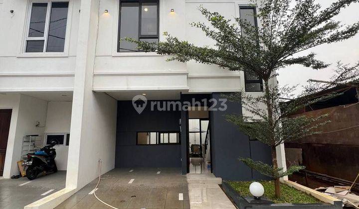 Rumah 2 Lantai Dalam Komplek Akses Dekat Tol & Stasiun Depok 1