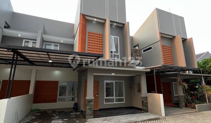 Rumah Mewah Siap Huni Akses Strategis Dekat Pintu Tol Desari 2