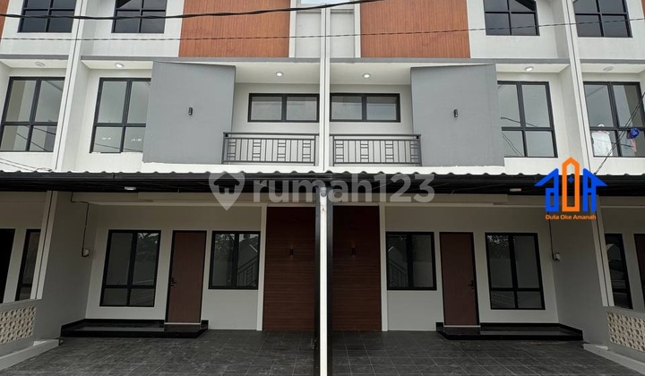 Ready-to-Occupy Modern House Near Pamulang Toll Road 2